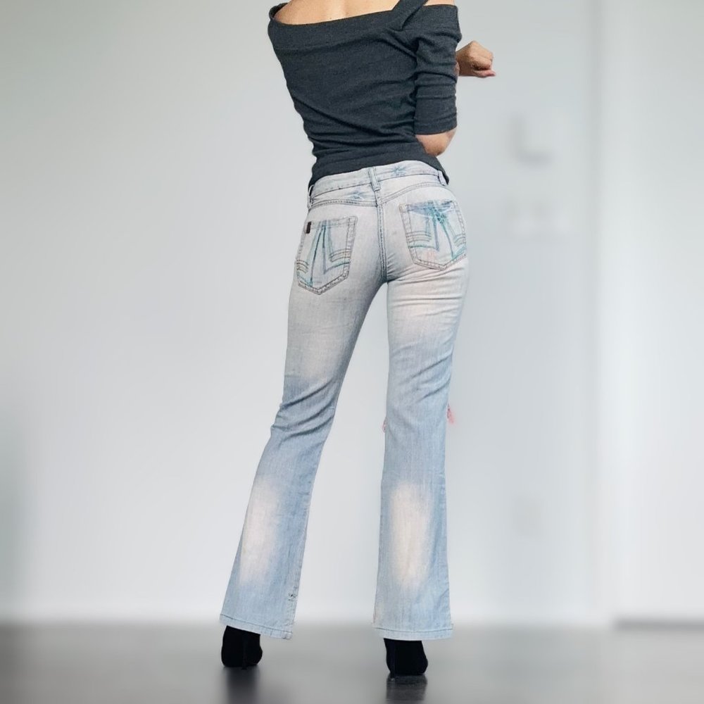 Buffalo Jeans - Size 25 - Trendy & Distressed 🌟